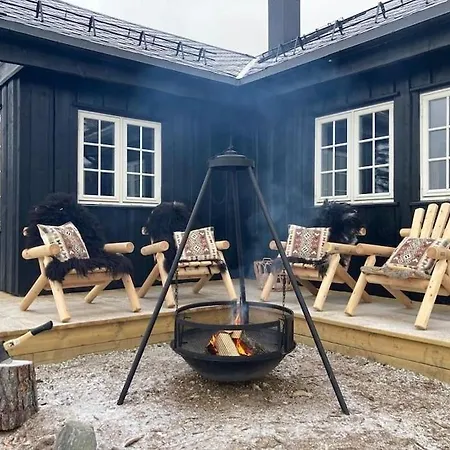 New Cabin With Mountain And Trailbiking And Ski In Ski Out Right Outside The Door * Flå
