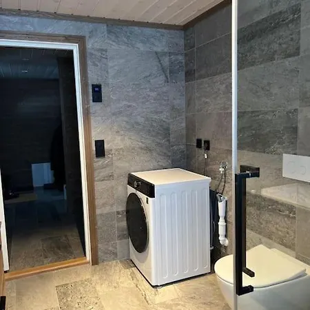 New Cabin With Mountain And Trailbiking And Ski In Ski Out Right Outside The Door Дом отдыха Фло