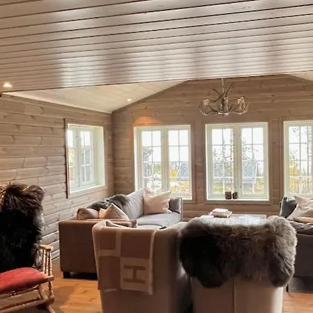 New Cabin With Mountain And Trailbiking And Ski In Ski Out Right Outside The Door * Фло