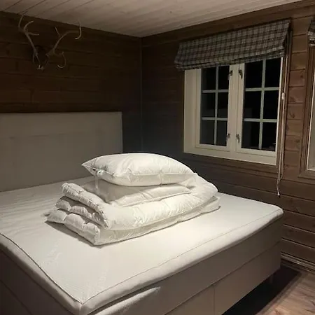 New Cabin With Mountain And Trailbiking And Ski In Ski Out Right Outside The Door Дом отдыха Фло
