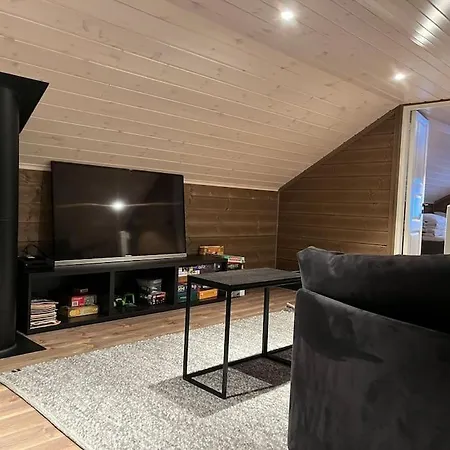 New Cabin With Mountain And Trailbiking And Ski In Ski Out Right Outside The Door *